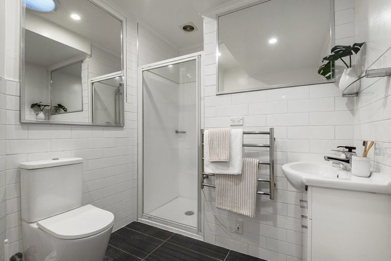 Photo of property in 1/22 Sydney Street, Hauraki, Auckland, 0622