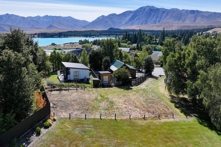 Photo of property in 20 Aorangi Crescent, Lake Tekapo, 7999