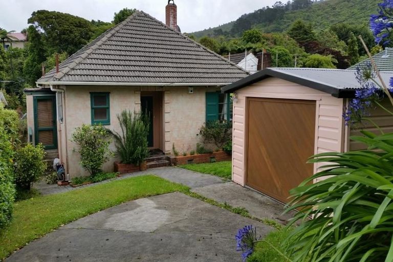 Photo of property in 65 Delhi Crescent, Khandallah, Wellington, 6035