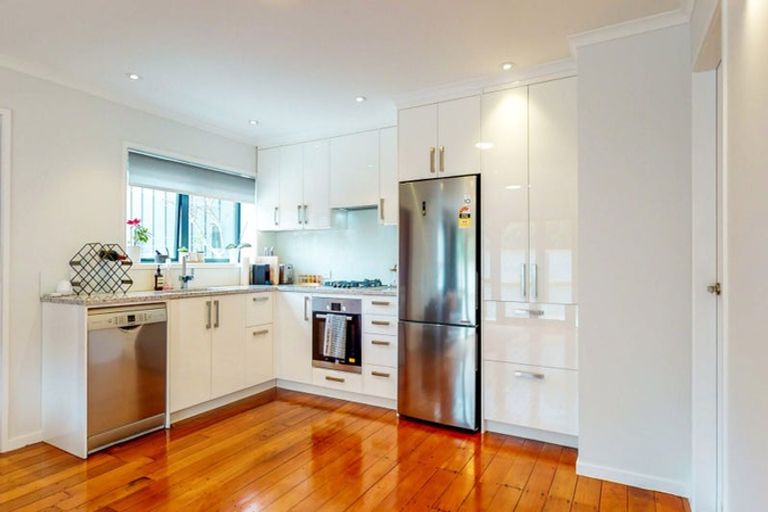 Photo of property in 11 Jacobsen Lane, Ngaio, Wellington, 6035