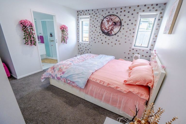 Photo of property in 6b Clerke Place, Marfell, New Plymouth, 4310