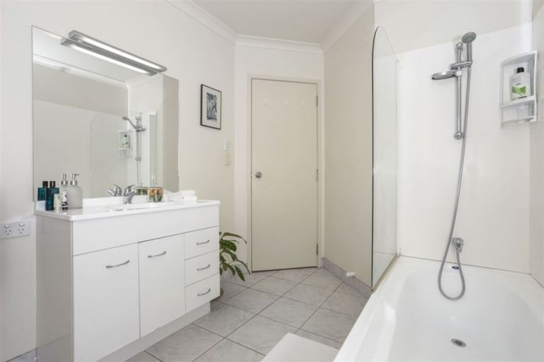 Photo of property in 9 Piriti Drive, Te Atatu Peninsula, Auckland, 0610