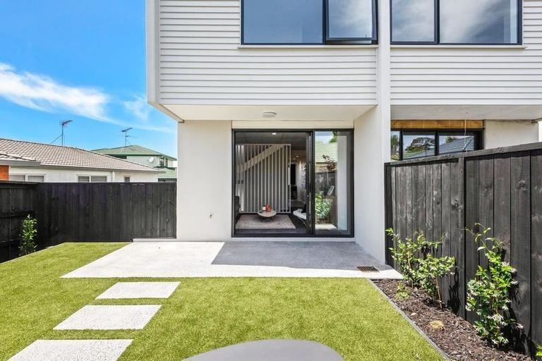 Photo of property in 5/4165 Great North Road, Glen Eden, Auckland, 0602