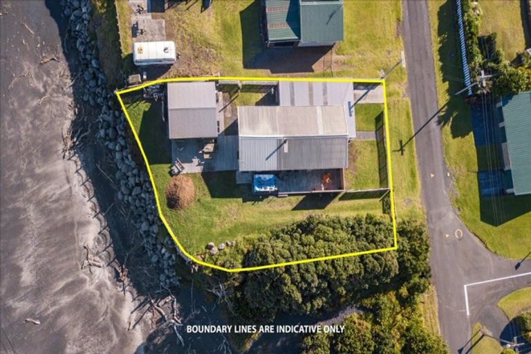 Photo of property in 8 Point Road, Mokau, 4376