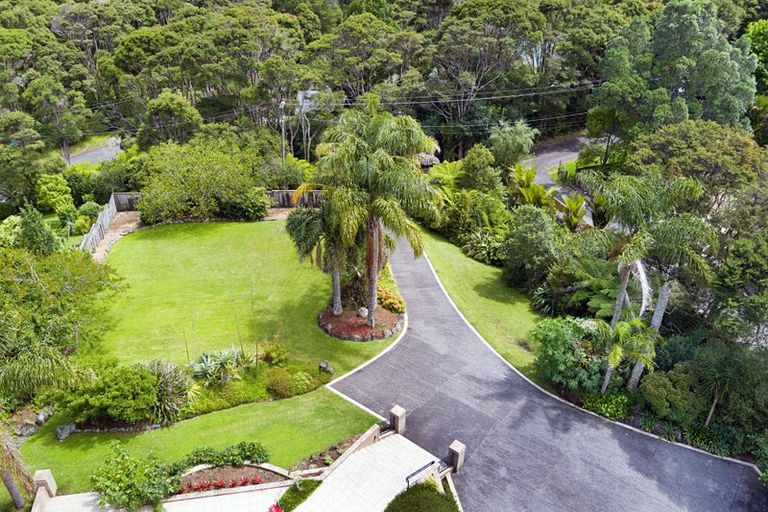Photo of property in 3 Napuka Road, Henderson Valley, Auckland, 0612