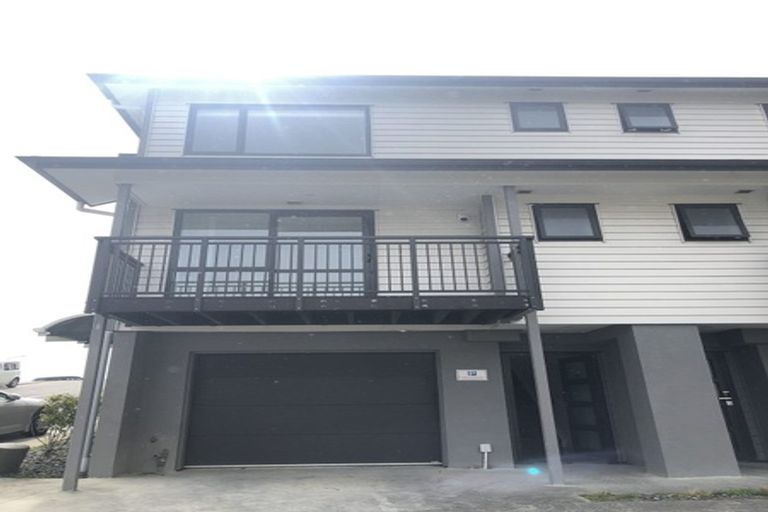 Photo of property in 16 Peony Mews, Oteha, Auckland, 0632