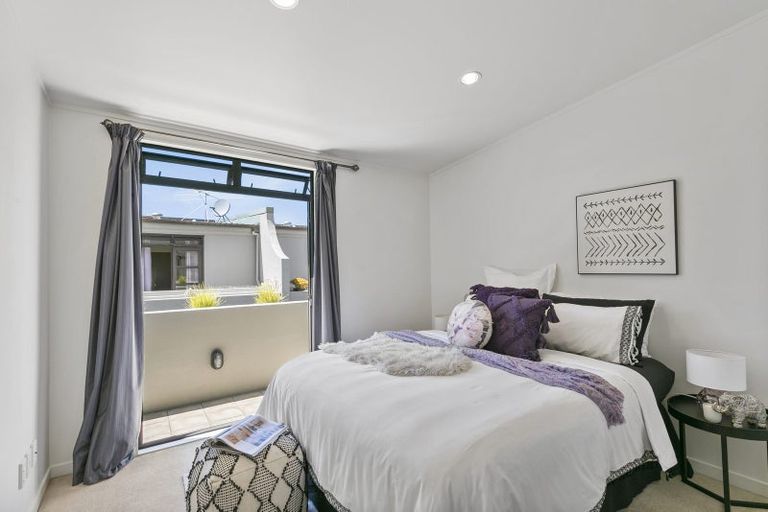Photo of property in Mendosa Terraces Apartments, 8/9 Ebor Street, Te Aro, Wellington, 6011