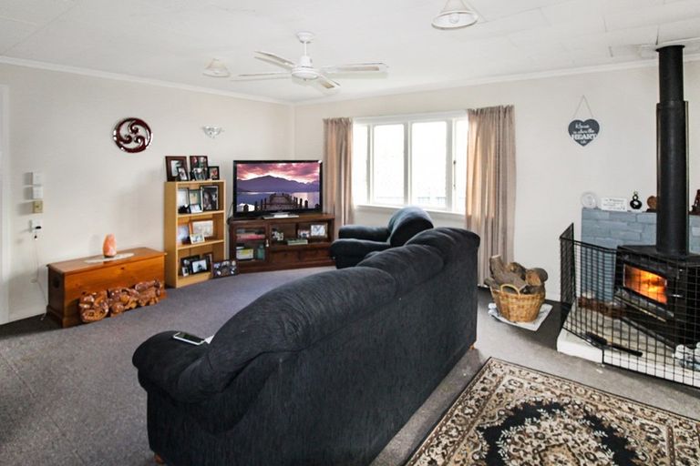 Photo of property in 1 Gertrude Street, Dannevirke, 4930