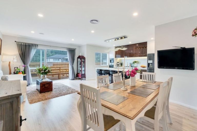 Photo of property in 51 Admirals Court Drive, Greenhithe, Auckland, 0632