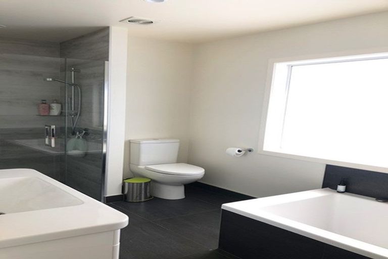 Photo of property in 73 Bayvista Drive, Karaka, Papakura, 2113