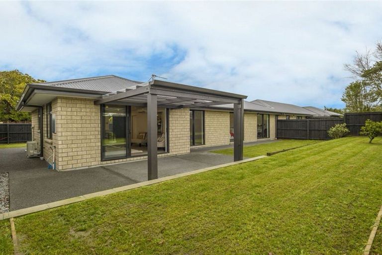Photo of property in 1/7 Arosa Place, Parklands, Christchurch, 8083