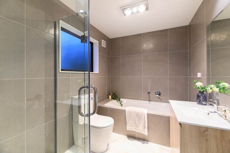 Photo of property in 24d Nikau Street, New Lynn, Auckland, 0600