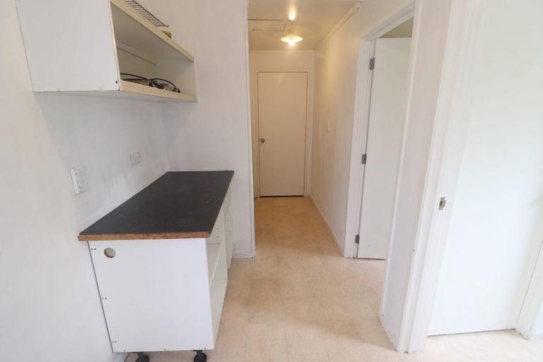 Photo of property in 4 Teviot Place, Totara Vale, Auckland, 0629