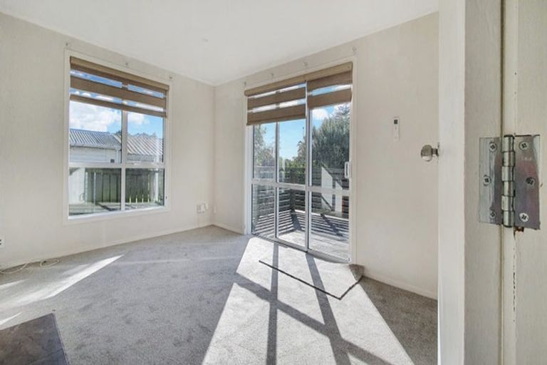 Photo of property in 28 Middlemore Crescent, Papatoetoe, Auckland, 2025