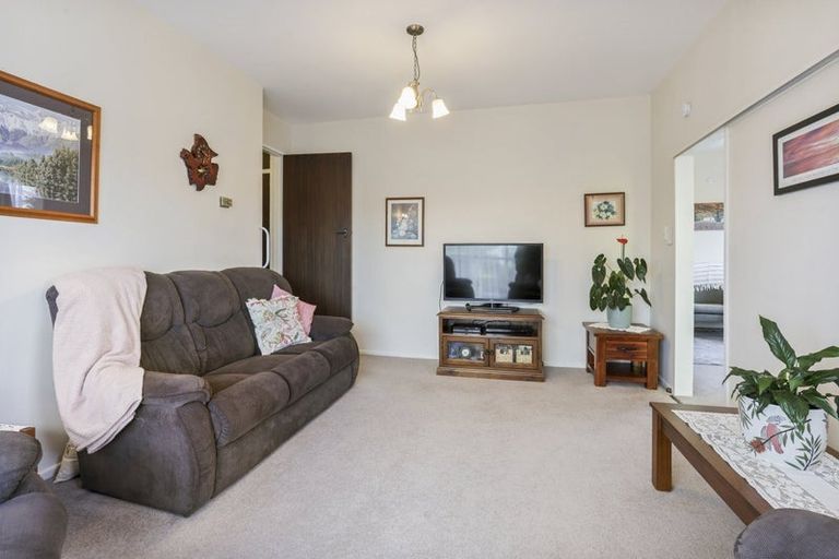 Photo of property in 2/32 Lake Terrace Road, Burwood, Christchurch, 8083