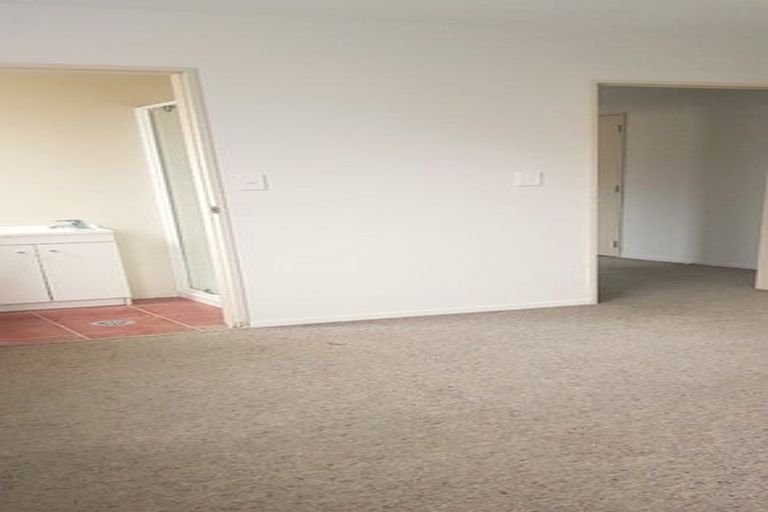 Photo of property in 52 Woodbank Drive, Glen Eden, Auckland, 0602