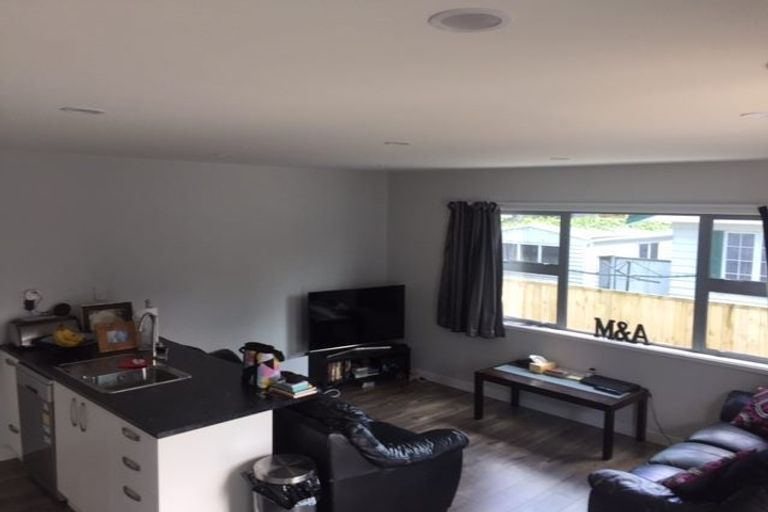 Photo of property in 76 Te Atatu Road, Te Atatu South, Auckland, 0610
