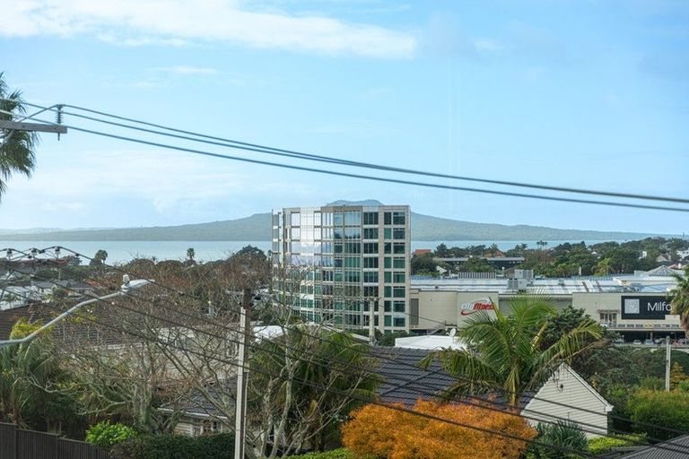 Photo of property in 2a Rangitoto Terrace, Milford, Auckland, 0620