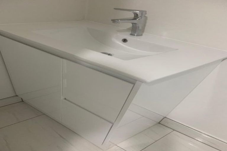 Photo of property in 8b Heathberry Close, Papatoetoe, Auckland, 2025