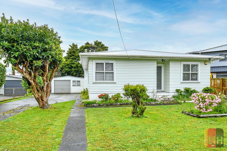 Photo of property in 35 Mckean Avenue, Manurewa, Auckland, 2102