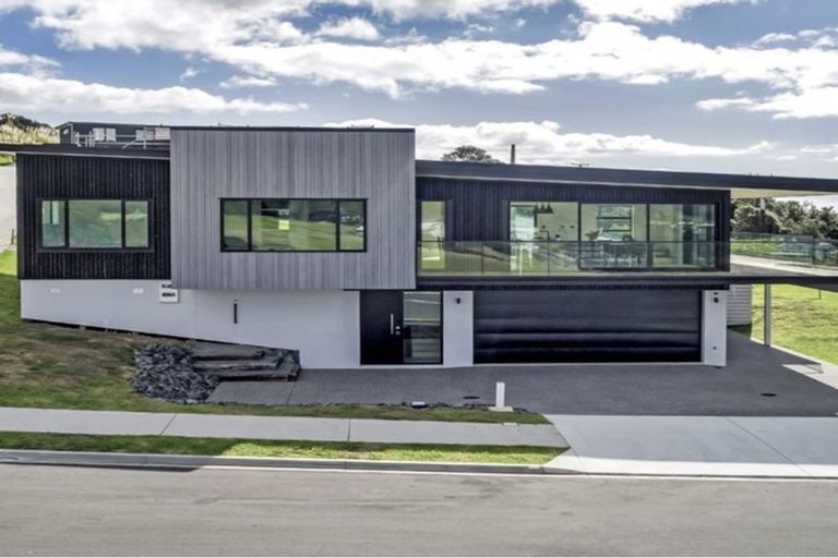 Photo of property in 2 Blue Moon Rise, Langs Beach, 0582