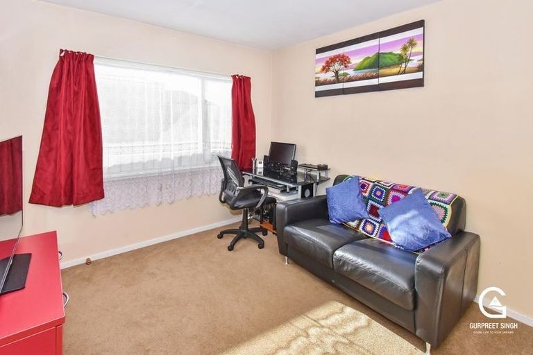 Photo of property in 2/94 Pah Road, Papatoetoe, Auckland, 2025