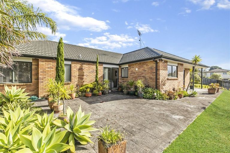 Photo of property in 19 Black Teal Close, Unsworth Heights, Auckland, 0632