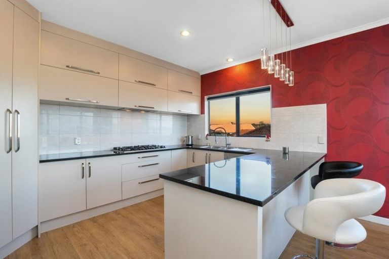 Photo of property in 51 Saralee Drive, Manurewa, Auckland, 2105