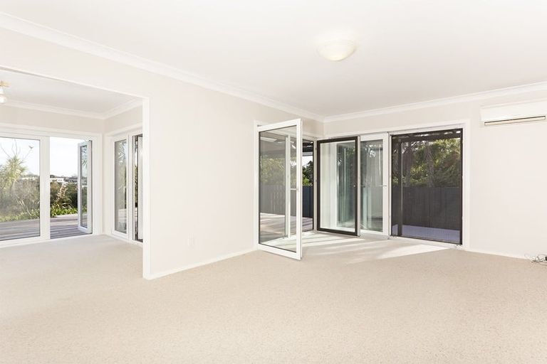 Photo of property in 2/6 Venus Place, Half Moon Bay, Auckland, 2012