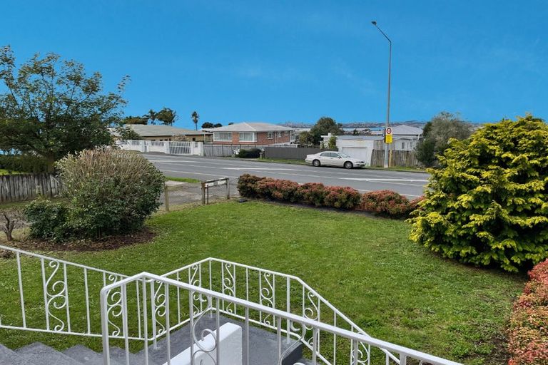 Photo of property in 222 Te Atatu Road, Te Atatu South, Auckland, 0610