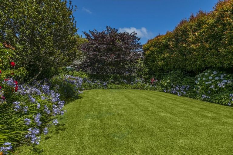 Photo of property in 122 Vauxhall Road, Narrow Neck, Auckland, 0624