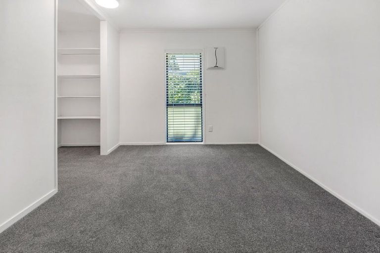 Photo of property in 120 Walter Strevens Drive, Conifer Grove, Takanini, 2112