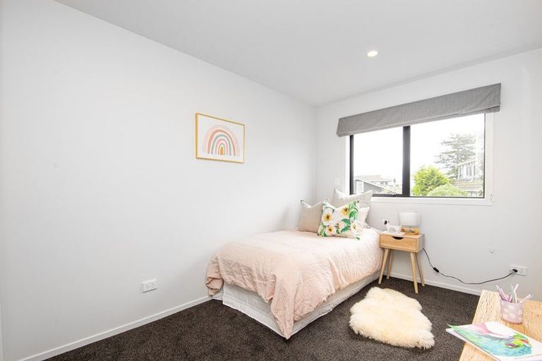 Photo of property in 6a Grays Road, Plimmerton, Porirua, 5026