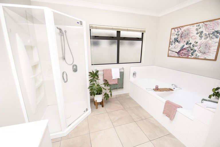 Photo of property in 9 Pinotage Drive, Greenmeadows, Napier, 4112