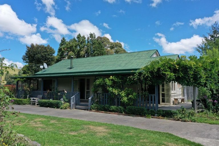 Photo of property in 2337 Rangiwahia Road, Rangiwahia, Kimbolton, 4774