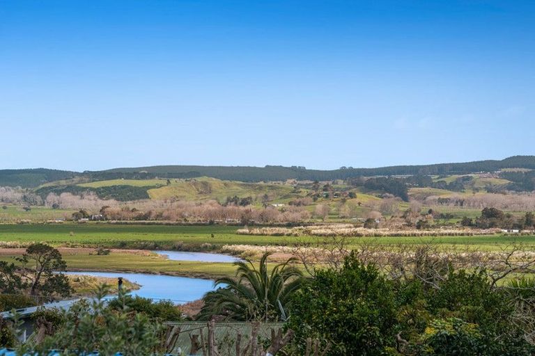 Photo of property in 2 Kaipara Crescent, Helensville, 0800