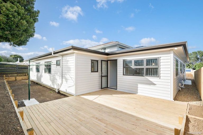 Photo of property in 15a Seaward Place, Wattle Downs, Auckland, 2103