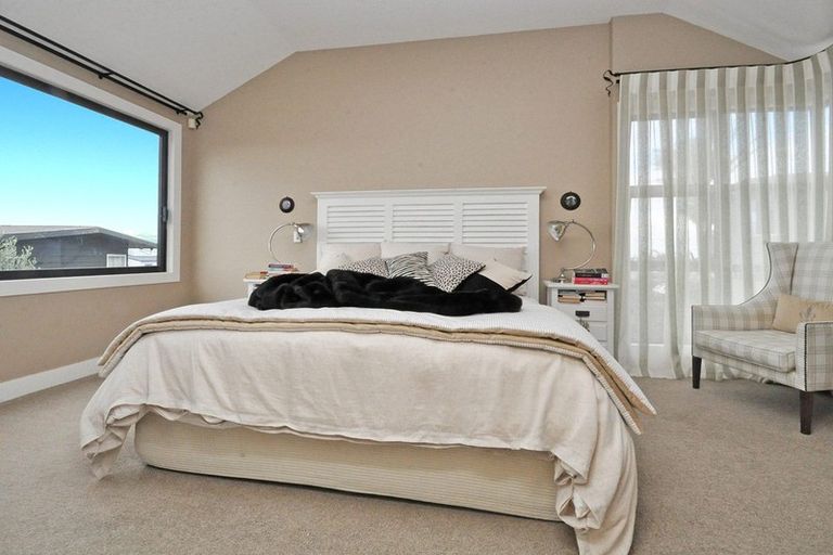 Photo of property in 10a Vaughan Crescent, Murrays Bay, Auckland, 0630