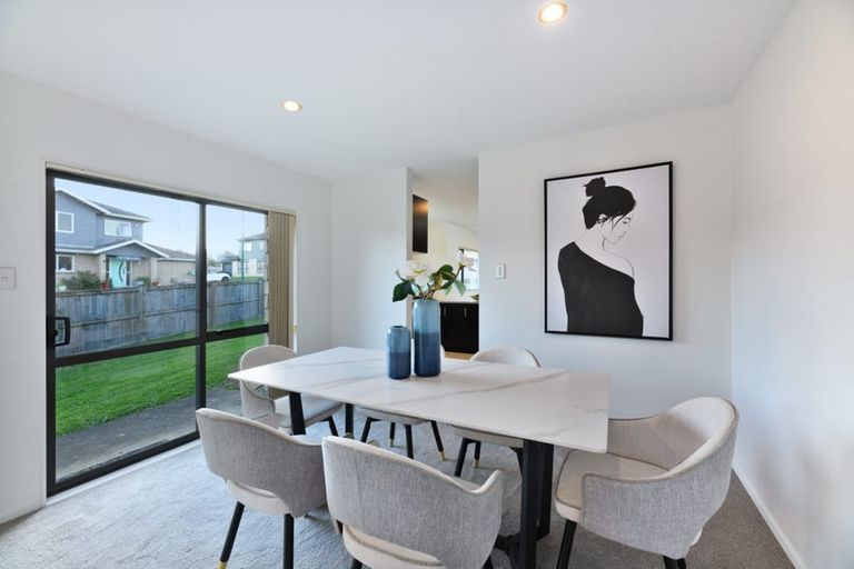 Photo of property in 6 Riverglade Parkway, Te Atatu South, Auckland, 0610