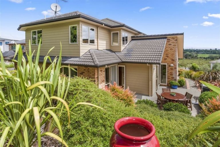 Photo of property in 18 Schopolo Place, Schnapper Rock, Auckland, 0632