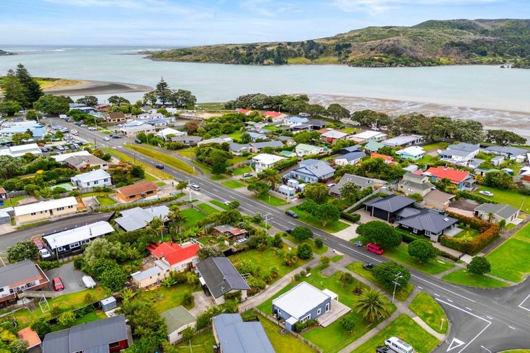 Photo of property in 23 Wallis Street, Raglan, 3225