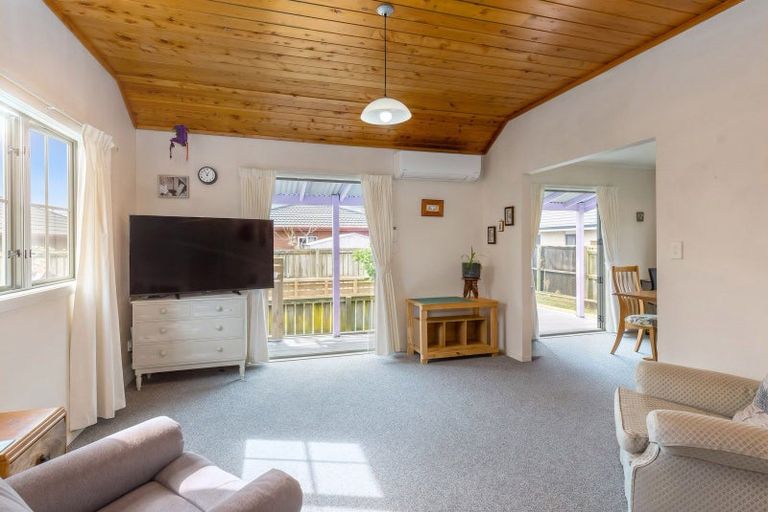 Photo of property in 68a Pembroke Street, Carterton, 5713
