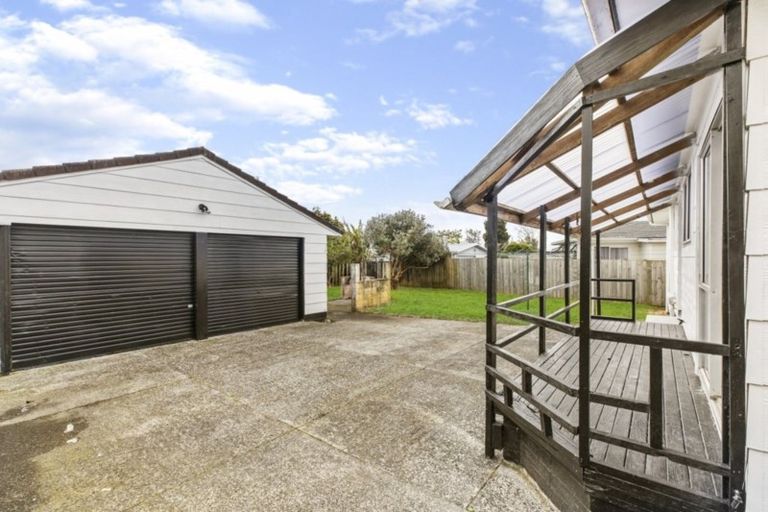 Photo of property in 122 Shifnal Drive, Randwick Park, Auckland, 2105
