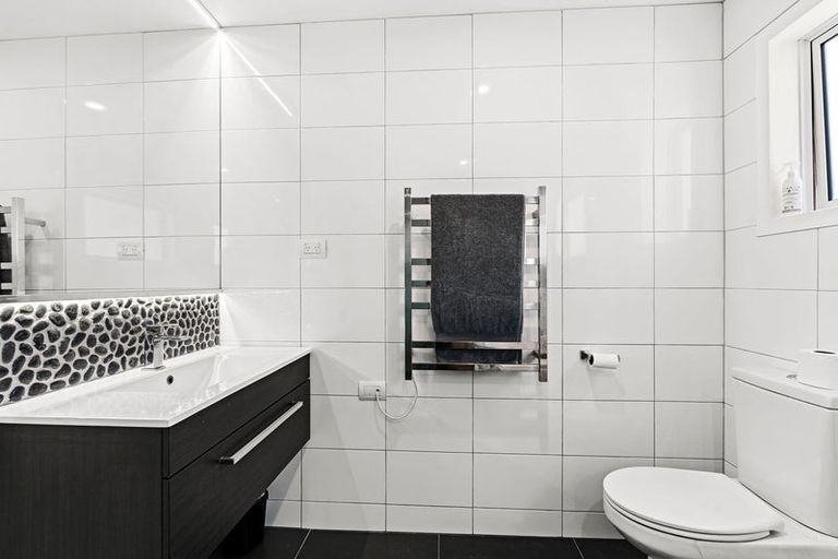 Photo of property in 15 Junction Street, Welbourn, New Plymouth, 4310