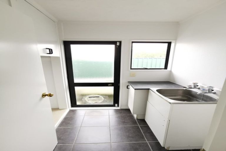 Photo of property in 87 Hillcrest Drive, Kelvin Grove, Palmerston North, 4414