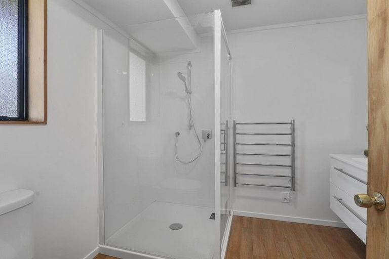 Photo of property in 5 Chilton Drive, Paraparaumu, 5032