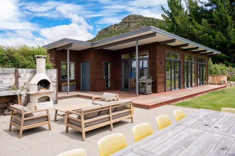 Photo of property in 4 Goldie Lane, Albert Town, Wanaka, 9305