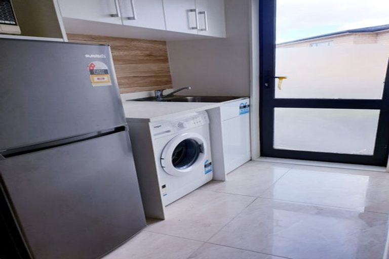 Photo of property in 24 Mantra Road, Massey, Auckland, 0614