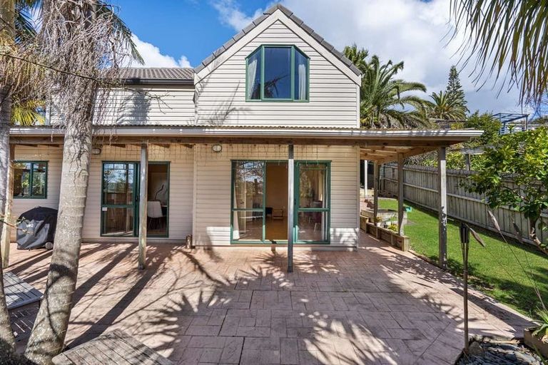 Photo of property in 2/62 Target Road, Totara Vale, Auckland, 0629