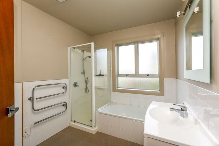 Photo of property in 4 Mclean Street, Strandon, New Plymouth, 4312